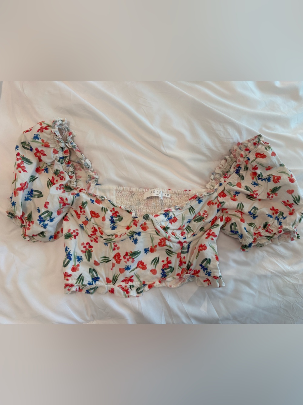 Astr The Label Puff Sleeve Top